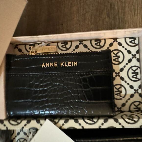 Anne Klein Black Satchel with Wallet AKG5041
New in Box / with Tag MSRP $95 - Picture 10 of 11
